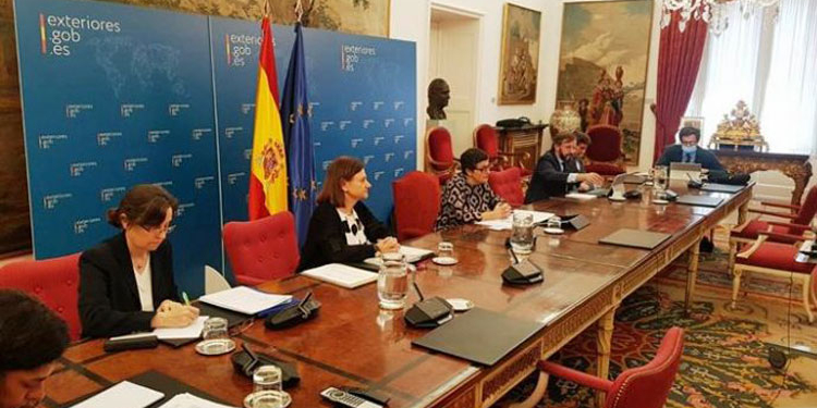 La ministra de Exteriores y los secretarios de Estado, durante la videoconferencia.