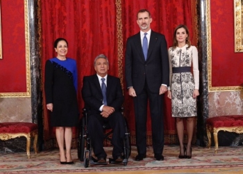 Rajoy se compromete ante Moreno a defender la exención de visados