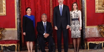 Rajoy se compromete ante Moreno a defender la exención de visados