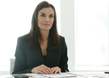 La Reina reanuda sus viajes humanitarios en Honduras, tras el paso de los huracanes