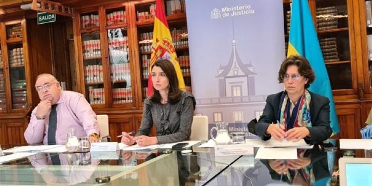 Pilar Llop ofrece a Ucrania el envío de un equipo de forenses para esclarecer crímenes de guerra