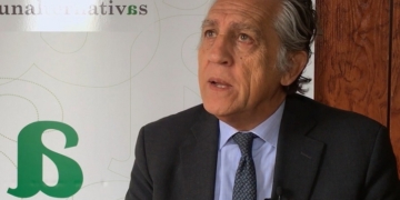 López Garrido acusa al Constitucional alemán de torpedear la recuperación europea