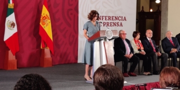 López Obrador aparca por un día sus “agravios” históricos con España