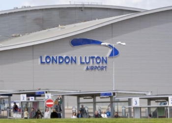 Exteriores pide explicaciones a Londres tras la expulsión de una española por problemas burocráticos