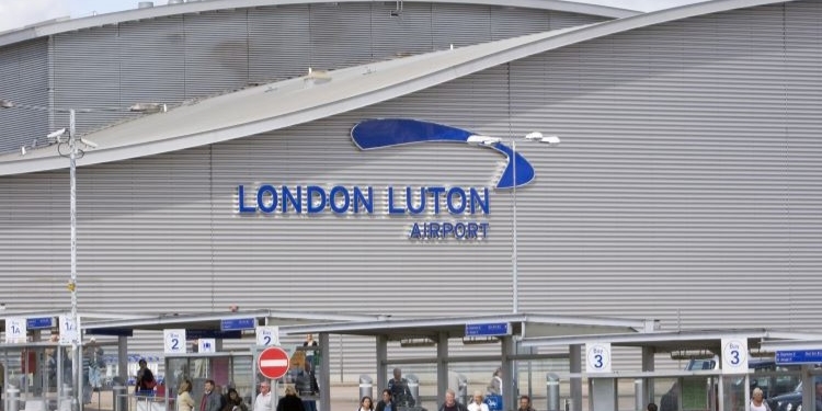 Exteriores pide explicaciones a Londres tras la expulsión de una española por problemas burocráticos