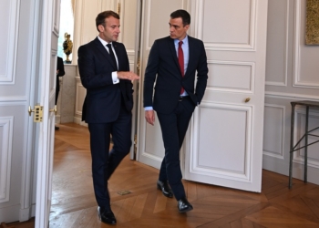 Sánchez, Macron y Costa se reunirán hoy en Bruselas para abordar el veto francés a MidCat