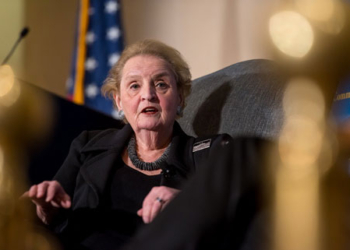 Albright aboga por una mayor presencia de mujeres en política exterior