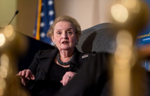 Albright aboga por una mayor presencia de mujeres en política exterior