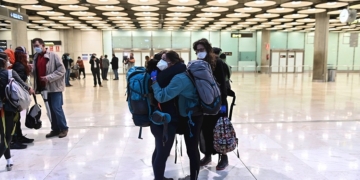 Exteriores facilita la repatriación de medio millar de españoles desde Irlanda