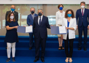 El secretario general de la OMT con las autoridades de Mallorca./ Foto: OMT