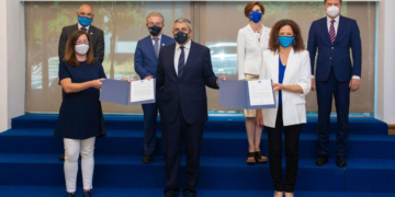 El secretario general de la OMT con las autoridades de Mallorca./ Foto: OMT