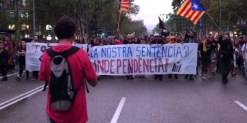 Gobiernos de EEUU, Europa y Asia recomiendan «precaución» a sus turistas en Cataluña