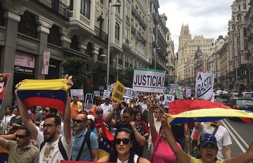 El PP pide un “estatuto de protección temporal” para venezolanos en España