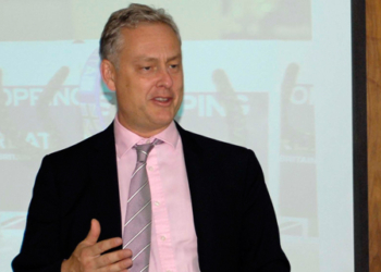 Manley publica una carta para tranquilizar a los británicos residentes en España