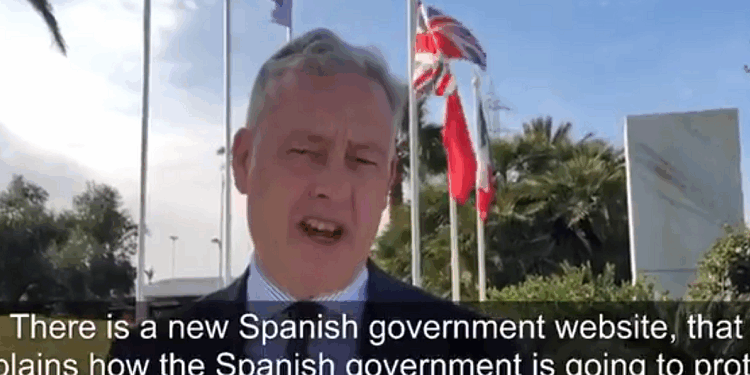El vídeo del embajador británico para intentar tranquilizar a sus compatriotas