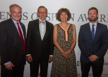 Tim Kaine, Stephen Ross, Irene Lozano y el representante de HBO, David