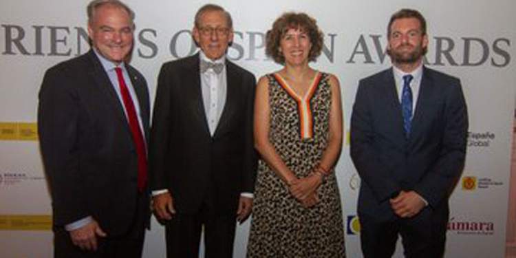 Tim Kaine, Stephen Ross, Irene Lozano y el representante de HBO, David