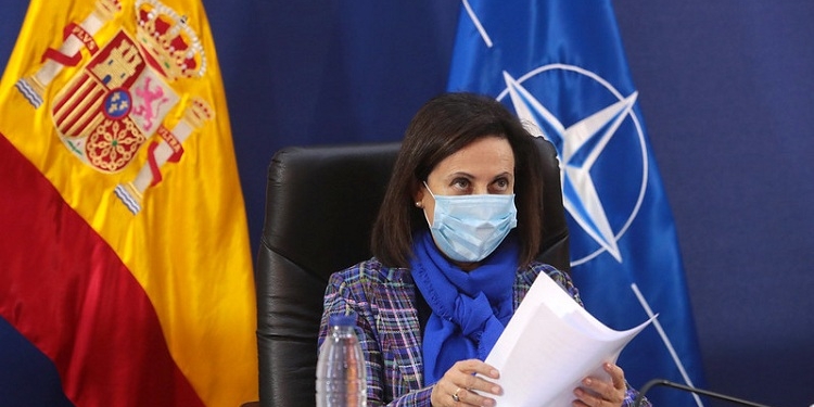 Robles pide que la misión de la OTAN en Afganistán concluya de “modo responsable”