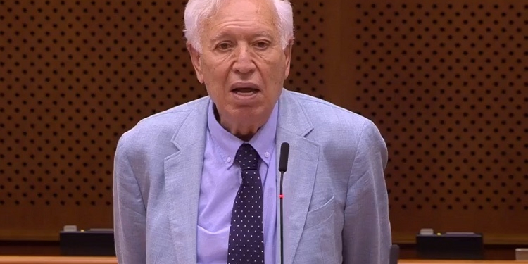 Margallo acusa al Gobierno de renunciar a la soberanía de Gibraltar   