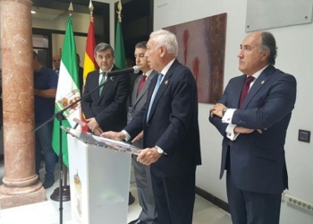 Margallo, abierto a conversaciones «discretas y secretas» con personas de Gibraltar