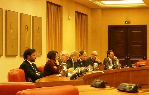 Margallo consigue el apoyo crítico del Congreso ante la cumbre del Brexit