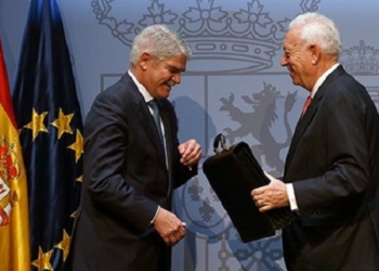 Margallo cede el testigo a Dastis con un aviso: “Gibraltar se juega en marzo”