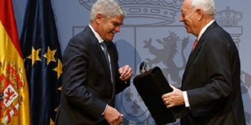 Margallo cede el testigo a Dastis con un aviso: “Gibraltar se juega en marzo”
