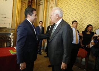 Margallo aprovecha el largo periodo de funciones para viajar a Centroamérica