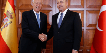 Margallo efectúa su primera visita a Turquía desde la intentona golpista