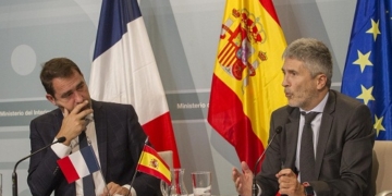 Francia nombrará a un interlocutor único para la devolución de migrantes a España