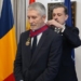 El embajador de Rumanía condecora al ministro del Interior