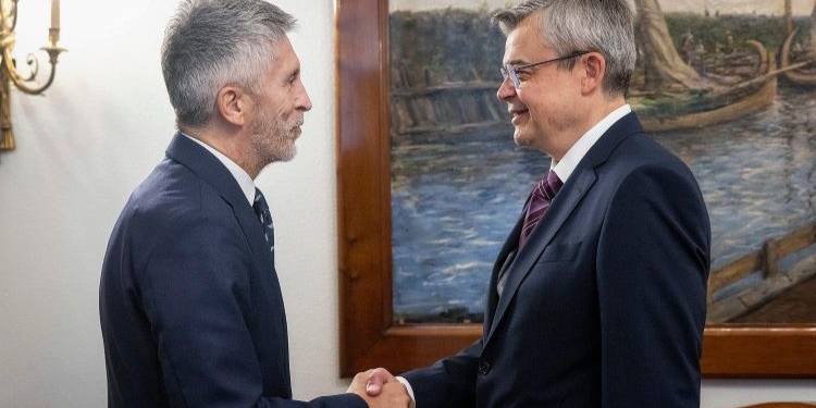 Marlaska anuncia a Pohoreltsev que España buscará una nueva prórroga de la protección temporal