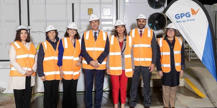 Reyes Maroto inaugura en Australia el primer centro de baterías de Naturgy a nivel mundial