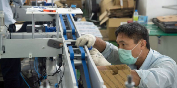 La producción de mascarillas de Taiwán alcanza los 13 millones de unidades diarias./ Foto: CNA