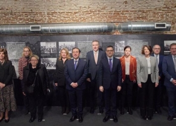 Bolaños y Albares inauguran en el Centro Sefarad-Israel la exposición sobre Mauthausen