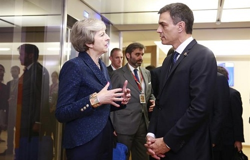 Sánchez pidió a May que retirase el 184 para hablar “directamente” sobre Gibraltar