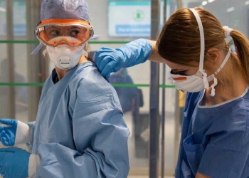 El Gobierno homologa a 400 profesionales sanitarios extranjeros desde la pandemia