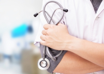 El Gobierno contratará “de inmediato” a 200 profesionales sanitarios extranjeros