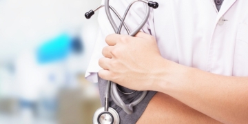 El Gobierno contratará “de inmediato” a 200 profesionales sanitarios extranjeros