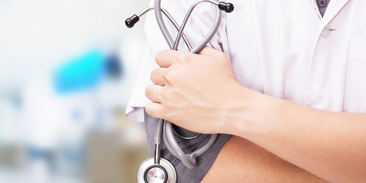 El Gobierno contratará “de inmediato” a 200 profesionales sanitarios extranjeros