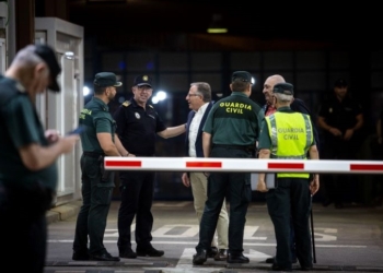 Miles de personas cruzan las fronteras de Ceuta y Melilla después de dos años cerradas