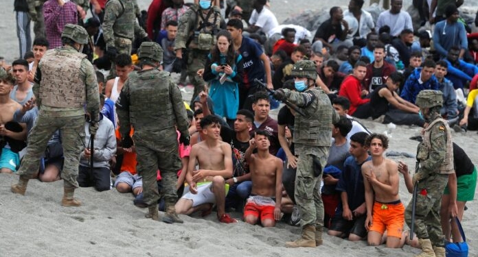 Interior comienza a repatriar a los menores marroquíes no acompañados que entraron en Ceuta