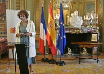 Lozano recibe oficialmente la mesa en que Azaña dimitió como presidente