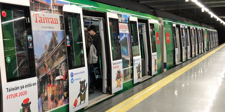Uno de los trenes del metro decorado con la promoción de Taiwán./ Foto: Oficina de Taipei