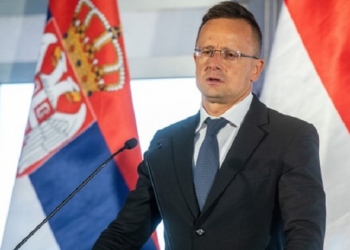 Albares aborda con su colega húngaro la “importancia del Estado de Derecho en Europa”