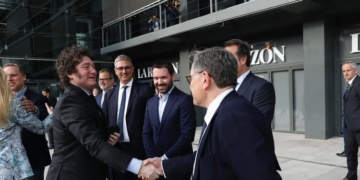 Milei da las gracias a Abascal en Madrid: “Cuando nadie me quería fue el único que me abrazó”