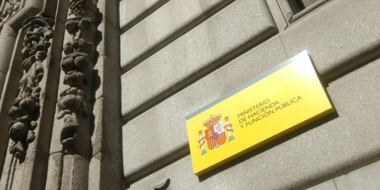 Los españoles consideran que pagan más impuestos en comparación con otros países de Europa