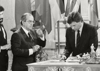 El libro que servirá para homenajear al ex ministro Fernando Morán