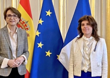 Moreno mantiene las primeras consultas con su homóloga francesa desde la Cumbre de Barcelona