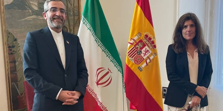 Ali Bageri Kani y Ángeles Moreno, ayer tras su reunión en Madrid.